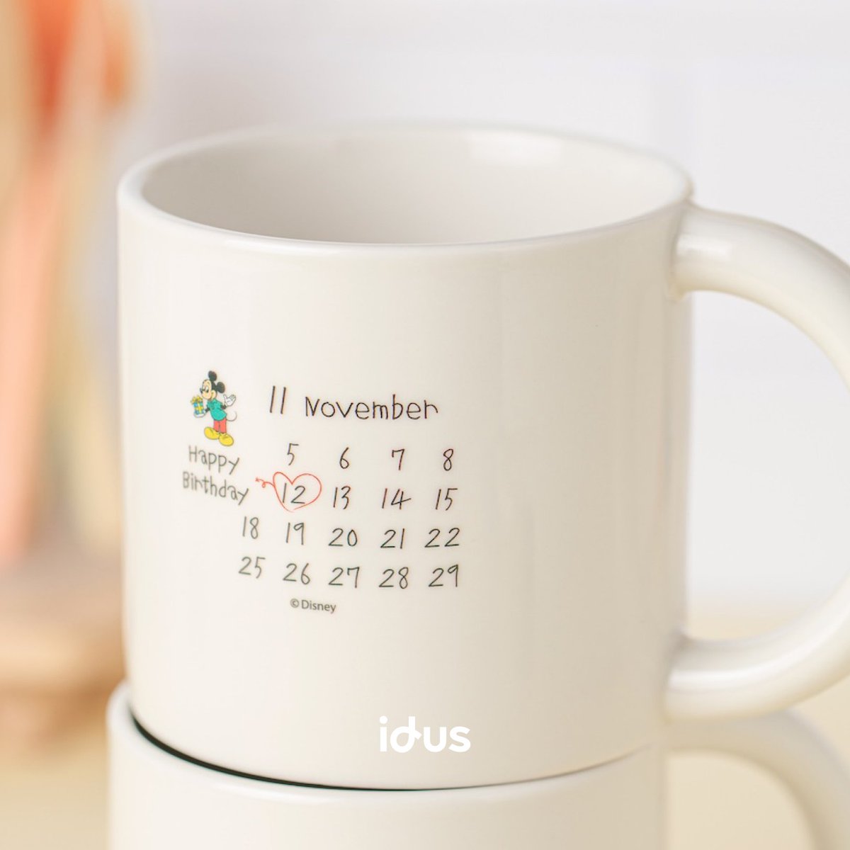 idus_jp's tweet photo. 忘れたくない日を、マグカップに☕✨

誕生日や記念日をカレンダーに残せる、
ディズニー公式コラボアイテム。
毎日使うものだからこそ、
特別な日がもっと特別になります🎀

#ディズニー #マグカップ #記念日 #ディズニーグッズ https://t.co/TFXdoFqKb2