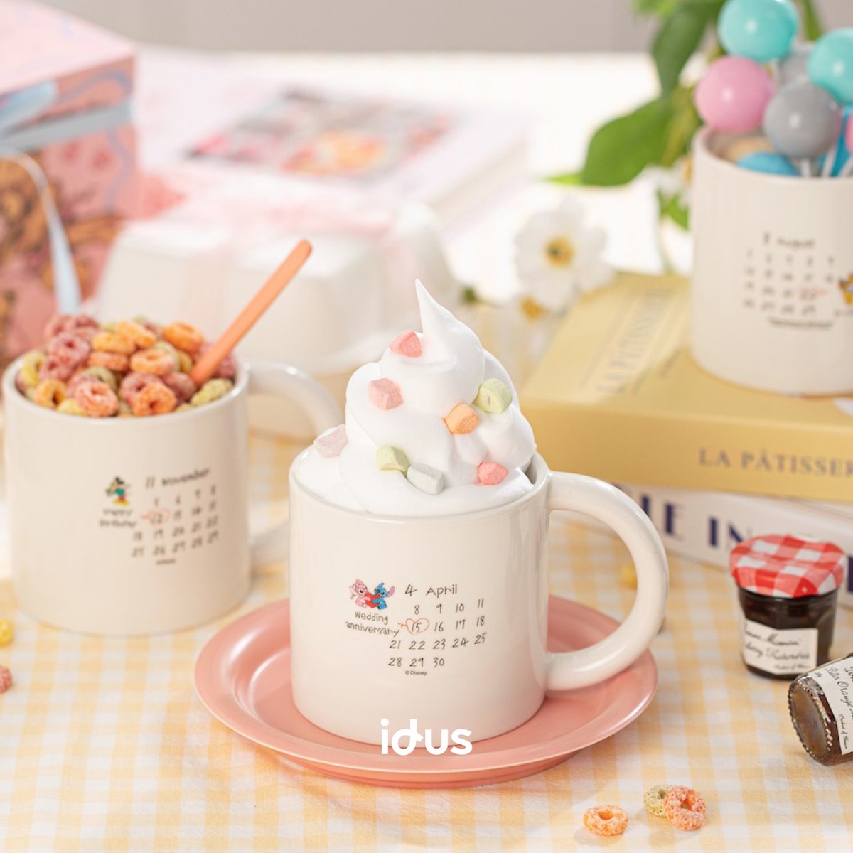 idus_jp's tweet photo. 忘れたくない日を、マグカップに☕✨

誕生日や記念日をカレンダーに残せる、
ディズニー公式コラボアイテム。
毎日使うものだからこそ、
特別な日がもっと特別になります🎀

#ディズニー #マグカップ #記念日 #ディズニーグッズ https://t.co/TFXdoFqKb2