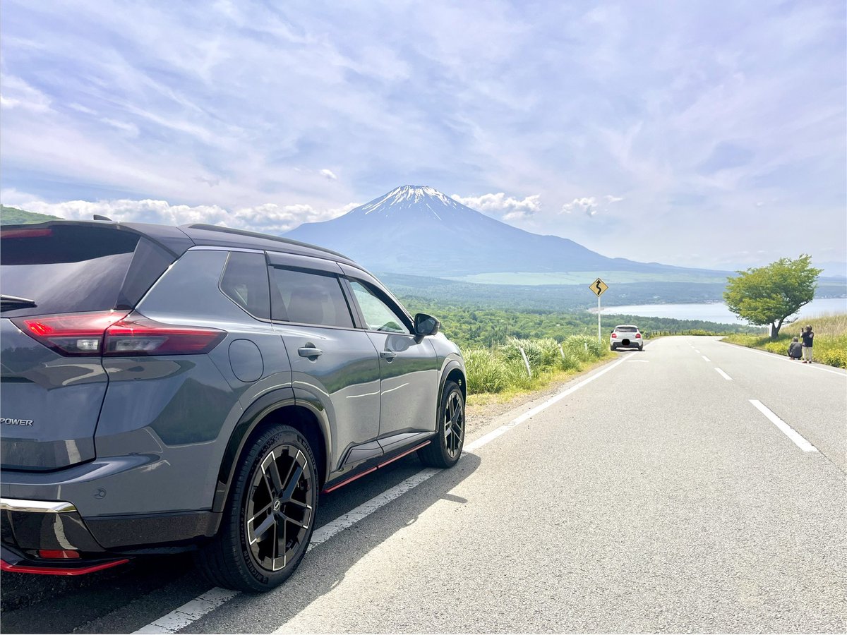 yuta5927's tweet photo. せっかくエクストレイルNISMOに乗っていて軽快な走りを求めているのにECOモードで燃費を気にして運転するという矛盾。
こんな道は軽快に走りたいよね🚙
#エクストレイルNISMO
#山中湖明神山パノラマ台 https://t.co/QvWKGsfgkN