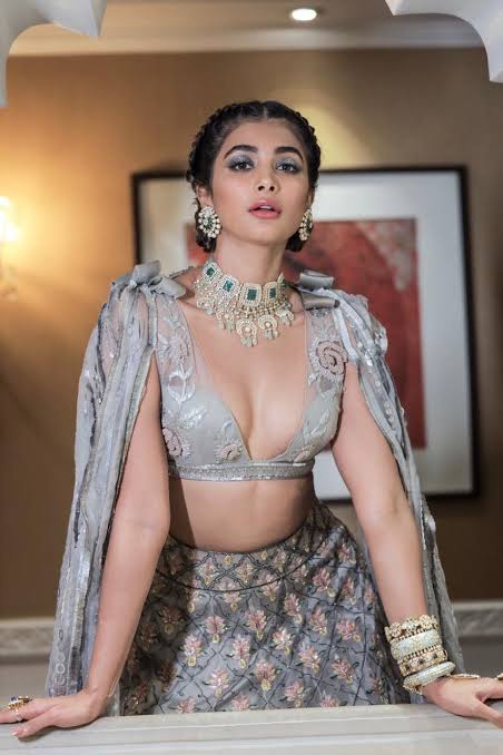 GlamButy's tweet photo. #MrunalThakur #PoojaHegde
Beauties of #HaiJawaniTohIshqHonaHai
Wallpaper 20 https://t.co/4HFkQNdhlJ