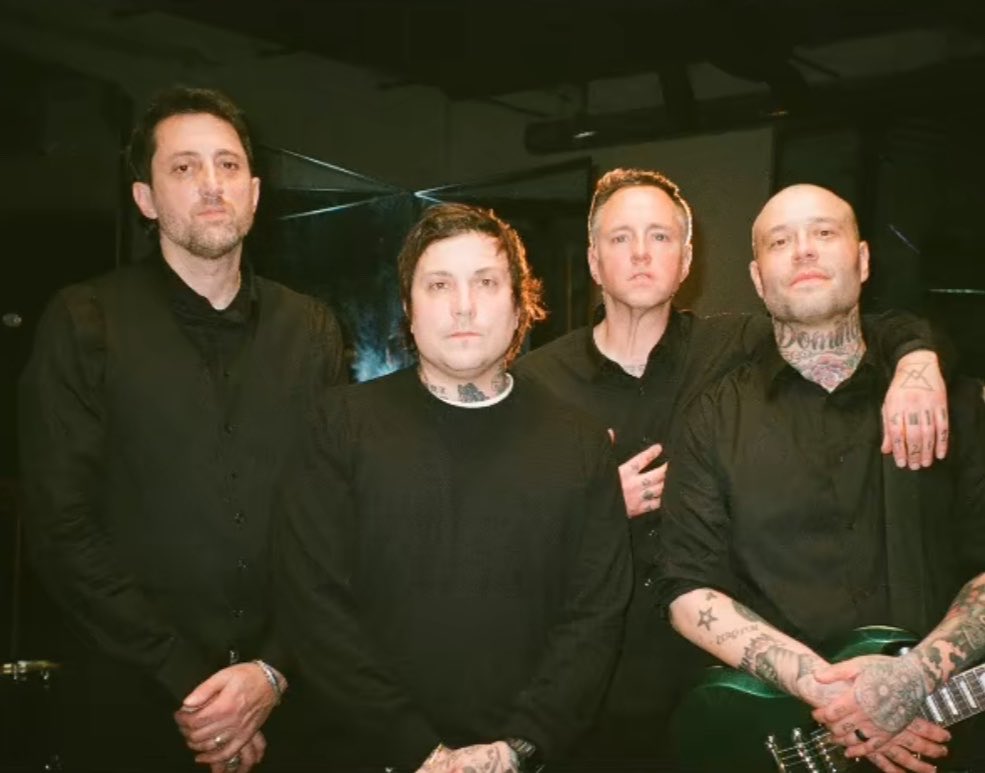 dilfdelonge's tweet photo. new old frank? hes so little 🤏😭 https://t.co/X4IxBAd3SD