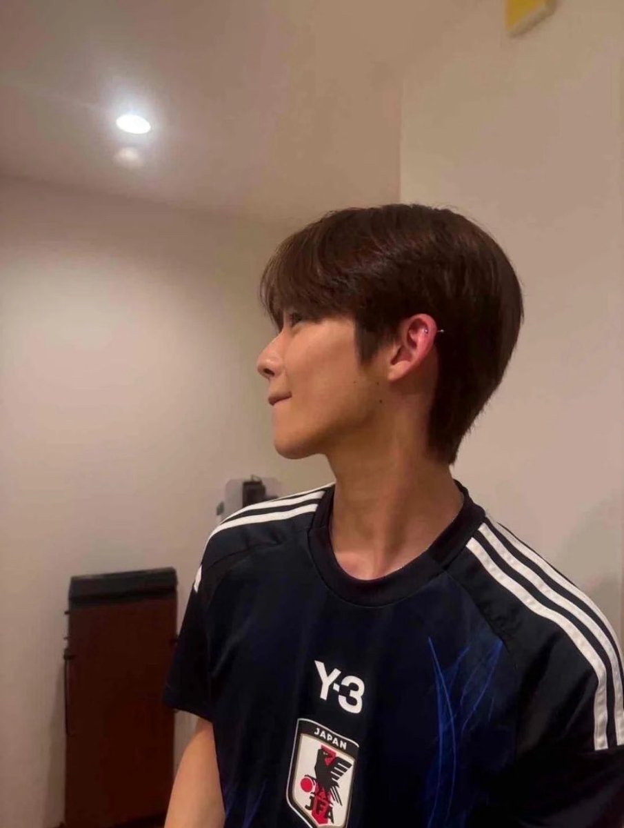 oOsadabbo's tweet photo. 사다님 아무래도 학창시절에 발렌타인데이 초콜릿 많이 받아봤을 것 같지 . . . https://t.co/gq0N77h8OG
