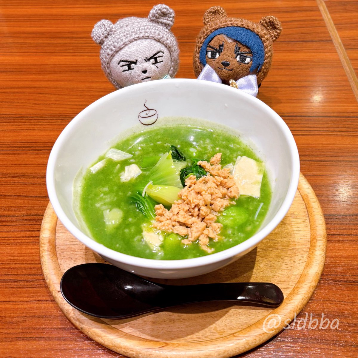 sldbba's tweet photo. 🌙けさ は みどり の おかゆ を いただきました！！！！
🎏つきしま の いろ だ💚
🌙ほうれんそう や そらまめ が はいっていて おやさい も とれるのが うれしい ですね。
🎏ゆば も はいっちょ！ゆば だーいすき だ♡

#フォゼ鯉といっしょ
#フォゼ島といっしょ https://t.co/6rk4iSR6D7