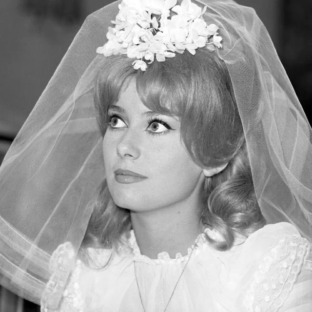 hdidcare's tweet photo. catherine as justine getting married in “le vice et la vertu” (1963) 💒 https://t.co/PPe4NX1Cz2
