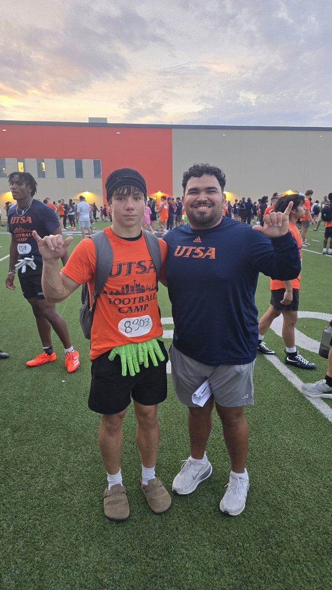 CorbinSmith2028's tweet photo. Blessed to be able to have a great camp today at USTA #runninback #football #college @Coachmaldonado0 @AAlanGuzmann @Almflo830 @Coach_Spencer3 @LLionsFootball @ncsa https://t.co/vbPGiAW0M2