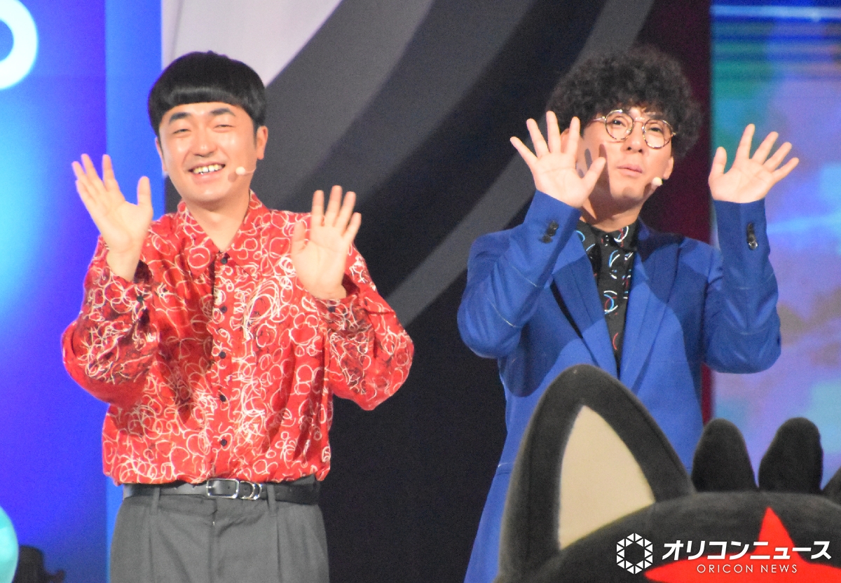 oricon's tweet photo. たくろう、ポケモン相手に謎の助言
地方公演での心得伝授
https://t.co/UWryIeQ8Xd
⠀
出番の合間に食事をとる時、赤木「ポケモン同士で、きょう一緒にご飯食べようねと連絡を取り合ったほうがいい」 きむら「グループができて行っちゃう可能性があるから、前もって約束しておいた方がいい」とそれぞれアドバイスした。