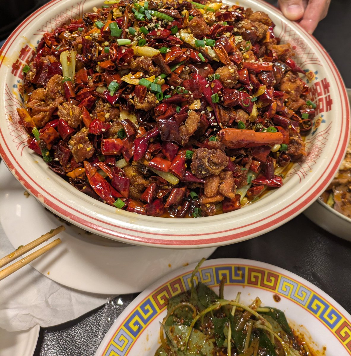 Yasu6809's tweet photo. 久しぶりの更新
上海出張、今回は現地の人とお勧めの四川料理😋
辛か���たけど美味しいかったー😝🔥
なんか中華系以外のSNSは少しリスクがあるので出国ゲートでアップ https://t.co/hufHTCSRqx