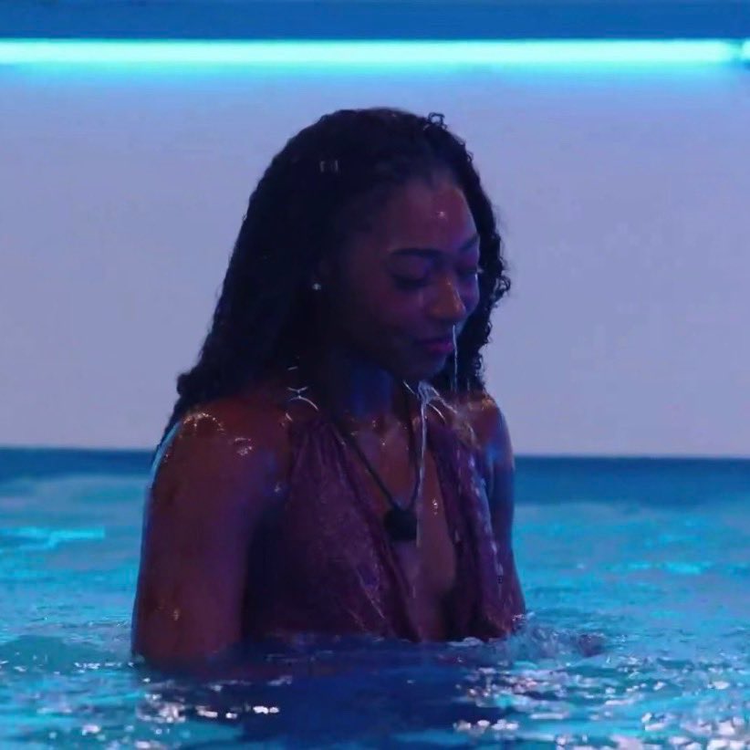 soobinzhrt's tweet photo. how you this ethereal coming out of a pool!? https://t.co/25LLmDHf5G