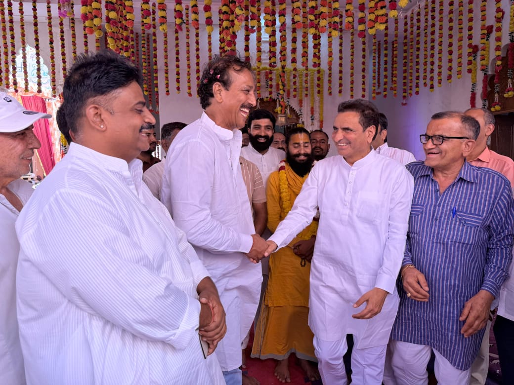 Rajput_hostel_'s tweet photo. भाजपा ने राजपूत समाज की स्थिति दयनीय कर दी। अब समाज को ऐसे नेताओं के साथ खड़ा होना चाहिए जो वास्तव में समाज के हितों के लिए कार्य करते हैं।
जो समाज के अधिकारों के लिए संघर्ष करते हैं। बिना प्रचार-प्रसार के समाज का भला करते हैं। समाज की ऊर्जा को सही दिशा देते है���@DharmendraS_inc https://t.co/VoUOrCQxms