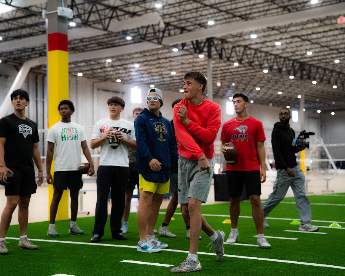 baylintrujillo's tweet photo. 🚨🚨QB TRAINEE OFFER ALERT🚨🚨

2027 STATE CHAMPION QB Trainee: @lukegaitherqb (Liberty Christian Academy, Virginia) has received an opportunity today to play at University of SOUTH CAROLINA 🦃 S/O to @kendalbriles for this opportunity‼️He’s a P4 Talent #WelcomeHome 

OFFERS: South Carolina, Arkansas, Coastal Carolina, UNCC, App State, Delaware, Sacramento State, Southern Miss, Liberty, Campbell, Toledo, UNLV, GWU & ETSU #BTruQBTraining 🔘
HUDL: https://t.co/EBd7seTipz