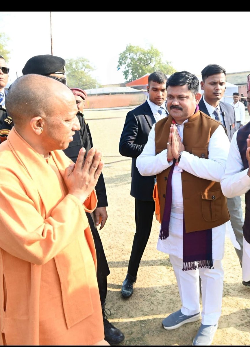 SudhakarshuklaB's tweet photo. "हिंदुत्व की हुंकार हैं, जन-जन की पहचान हैं,योगी जी के नेतृत्व से उत्तर प्रदेश की बड़ी शान है।" उत्तर प्रदेश के यशस्वी मुख्यमंत्री पूज्य @myogiadityanath जी को जन्मदिन की बहुत-बहुत बधाई !
@sanjayraiupbjp @UPGovt  @sanjayraiupbjp @BJP4UP @UPCane @PMOIndia https://t.co/iXp8q91gSN