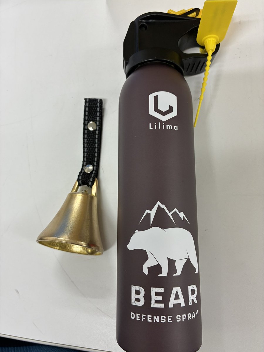 skyseeker_JP's tweet photo. 本日の現場。
産業用ドローン「AC101」を積み込んで、いざ山奥へ！

…と思ったら、現地は超一級のクマ出没地帯。
マムシ注意の看板まであって震えました。

機材の安全性はもちろんですが、
人間側の安全確保が一番の重要タスクだったかもしれない。

#ドローン #AC101  #安全第一 #ドローン調査 https://t.co/6DC6QKha9U