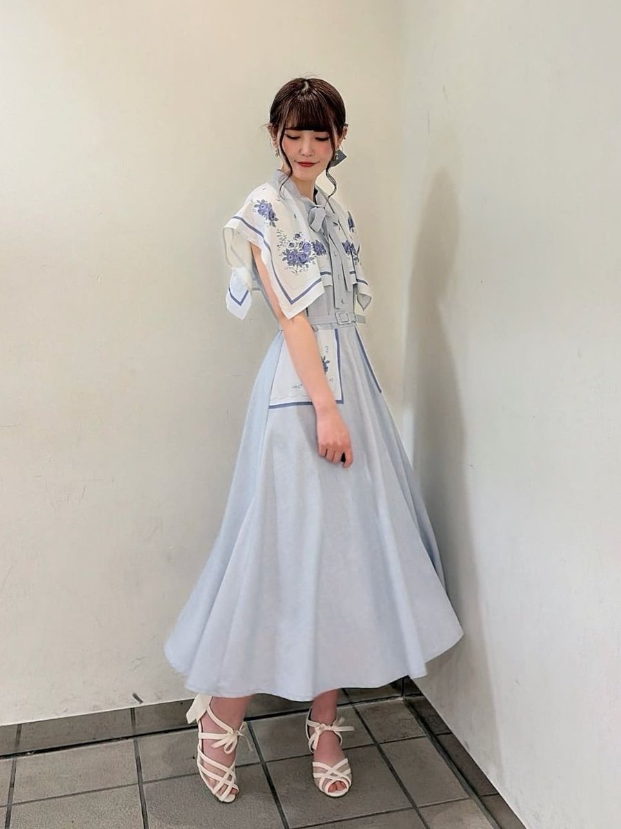 an3OFFICIAL's tweet photo. 今週の人気コーデTop3💐

🥇1位 「ハンカチモチーフのケープがとっても可愛い新作ワンピース🌼」
https://t.co/yOIx9y52xG

🥈2位 「トレンドの水玉模様を自分らしく着こなして🦢💐🫧」
https://t.co/nYMF0tlXSg

🥉3位 「リアルバイアイテムのご紹介です✨」
https://t.co/RaOe6zh4Zs https://t.co/azopgzIon7