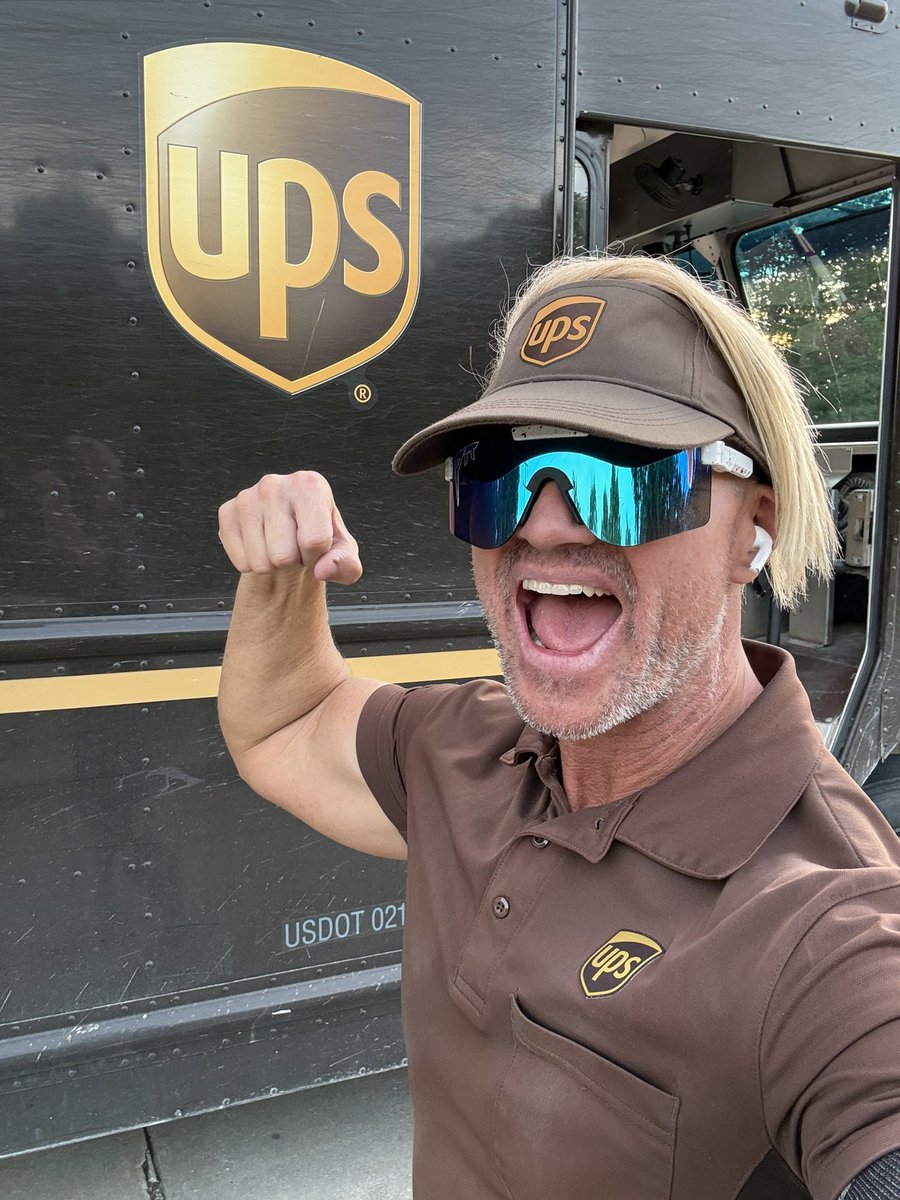 macsgym's tweet photo. Happy Friday “Eve”!!!
Slammer was the last driver finished today!!!
That must mean Bro Slam made the most money today, brother!!!
#slammer #upsdriver #deliverylife #prowrestling https://t.co/XajiKZ8lPg