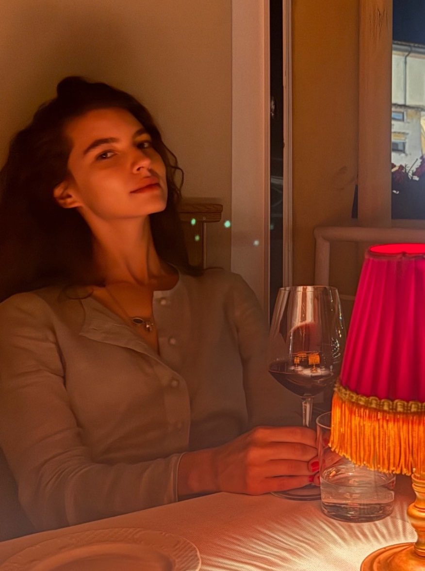 OutsideZquad's tweet photo. essa mulher está um perigo nas terras italianas https://t.co/3FTq7Ntebn