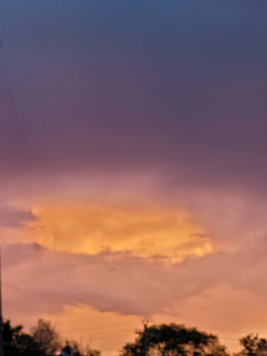 turtlecrawl45's tweet photo. Another post rainstorm beautiful Western sky in Box Elder, SD.  Even the faintest of a rainbow 🌈 to the SE. @danncianca @NWSRapidCity @Jen_McMahan https://t.co/qiWWXF3QCp