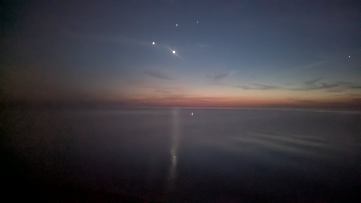 BabaBlueJay's tweet photo. No luck tonight with Aurora Borealis but great night for star gazing ✨ https://t.co/OGJBgtx5yw
