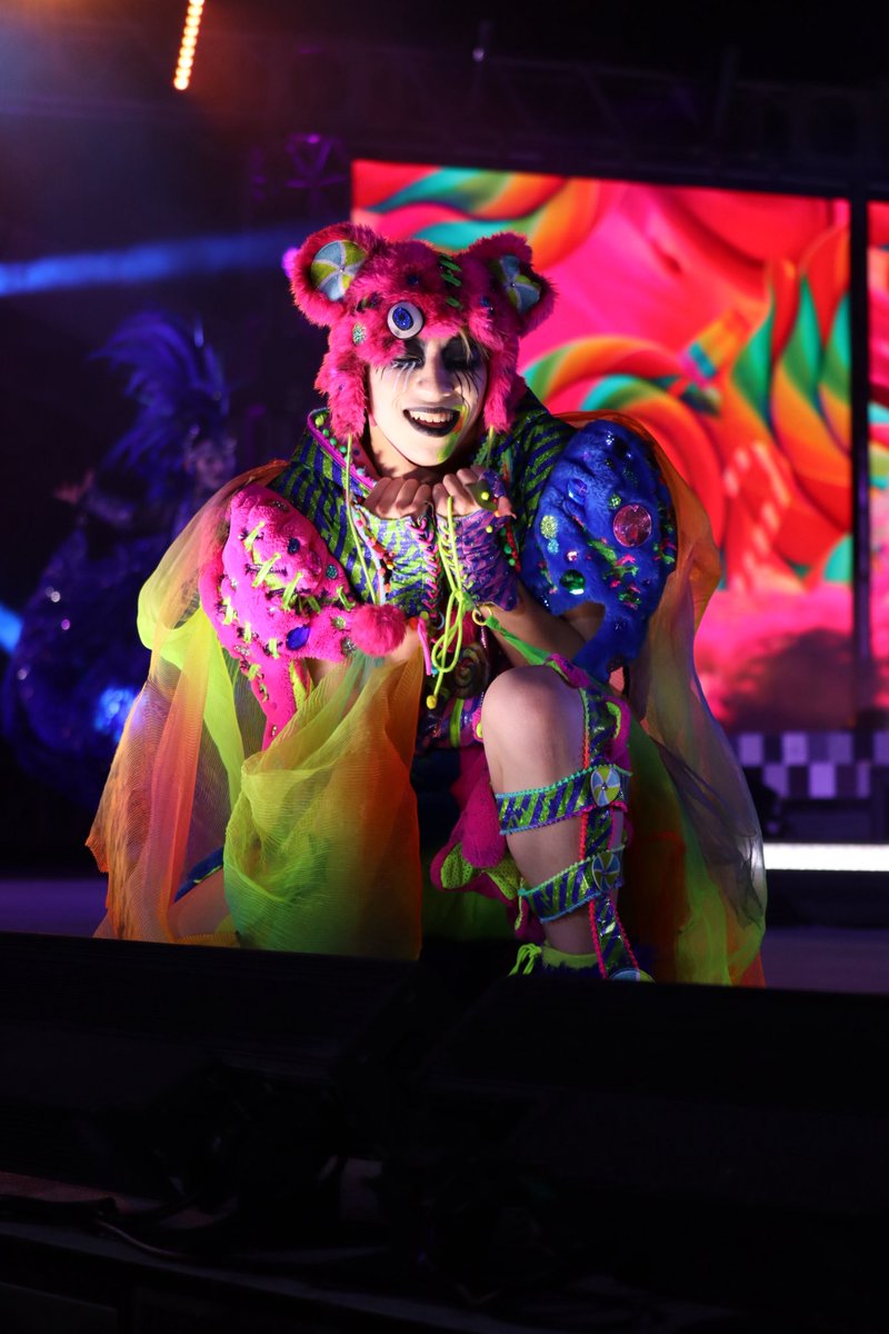 KuReHa2869's tweet photo. #ハミクマスウィートスクリームパーティ
#usjファン
#ハロウィンホラーナイト
#ホラナイ
#HHN2025

被り物のボンボンがお鼻に付いたり
笑顔がキュートな🧸🍭's
今年のハロウィン🎃まで3ヶ月！
次はどんな子が来るのかな❓ https://t.co/VWWyqLKRhP