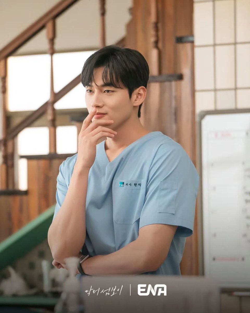 Minggi_forehead's tweet photo. bts photos of Dr. Hyun Chiyeon and Dr. Yong Jucheon from ENA 🩵🩶

#홍민기 #HongMinGi #닥터섬보이 https://t.co/BMdqD8UYyi