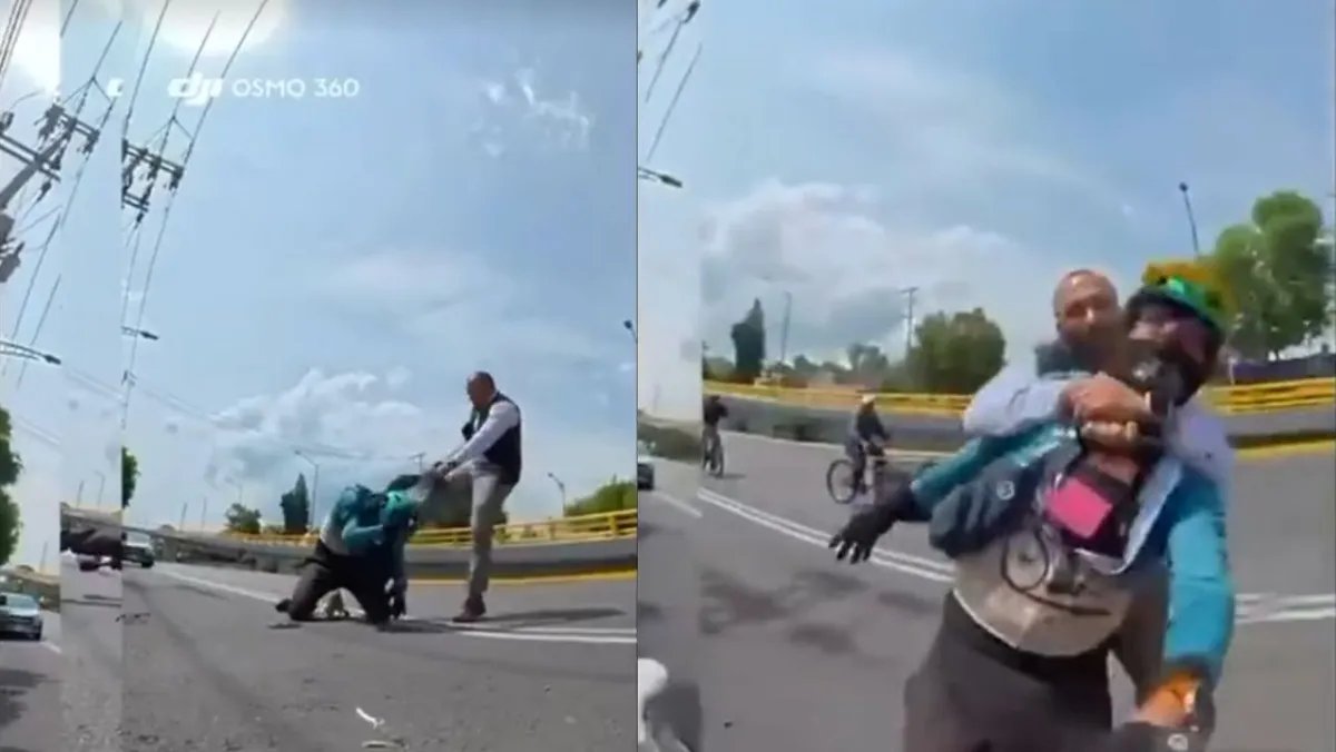AztecaNoticias's tweet photo. #VIDEO | 🚴‍♂️ Violencia vial en #CDMX

Un automovilista fue captado golpeando y pateando brutalmente a un ciclista en pleno cruce de #Acoxpa y Periférico, @TlalpanAl  

El video se viralizó en redes, pero aún se desconocen las causas del enfrentamiento y si habrá denuncia. 

Autoridades no han informado sobre investigación en curso.

Ve completo: https://t.co/FMDvxwSdlb