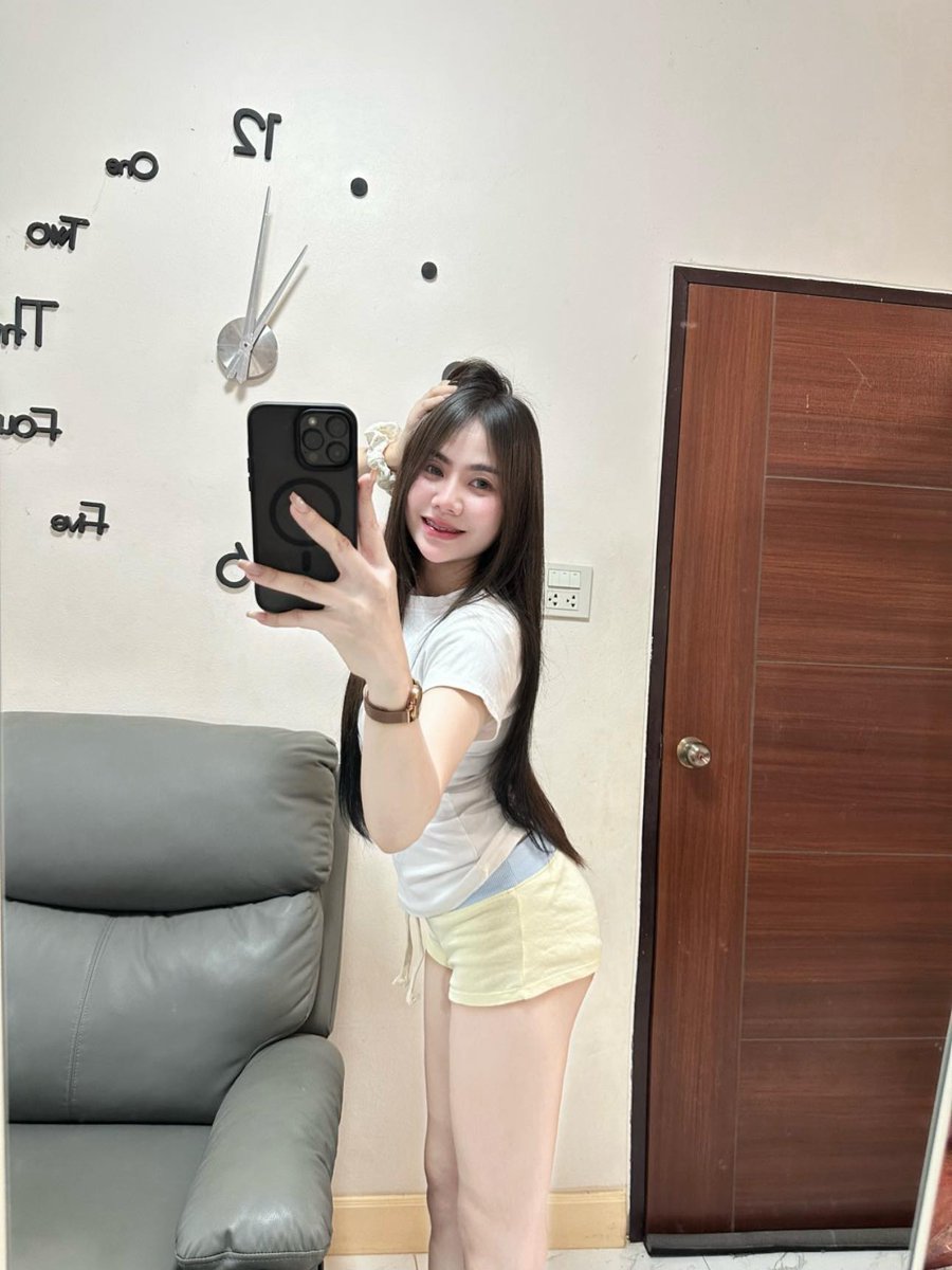 bee6zn's tweet photo. หนูชอบหน้ากระจก พี่ชอบมั้ย?😙 https://t.co/RcAyuMP1bY