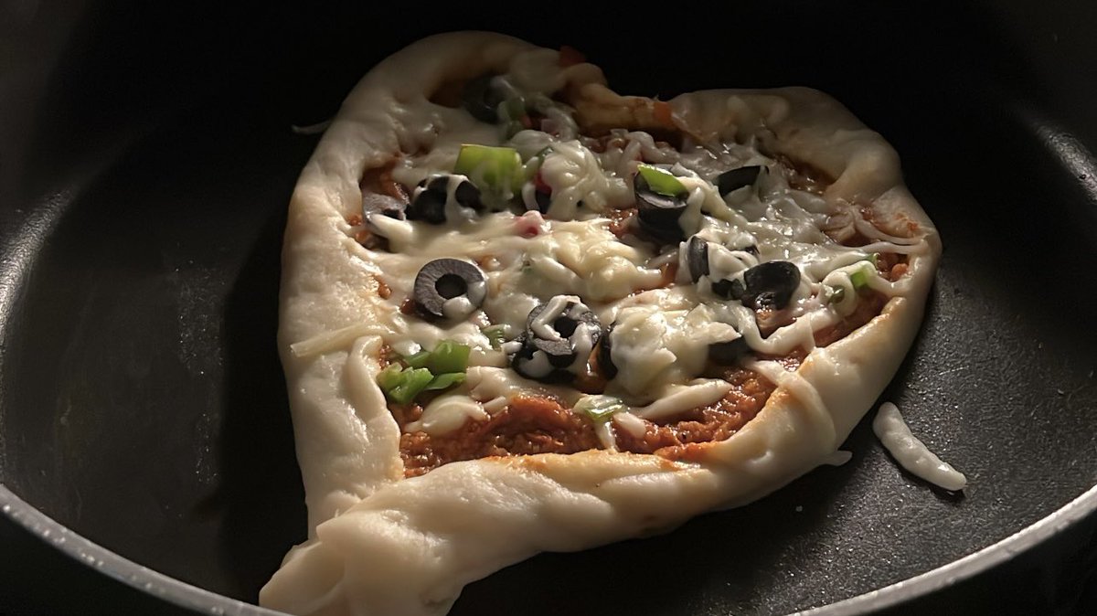 shnn_52's tweet photo. Pizza night 🍕👩🏻‍🍳 | 5 Jun https://t.co/lVA3PyvHoL