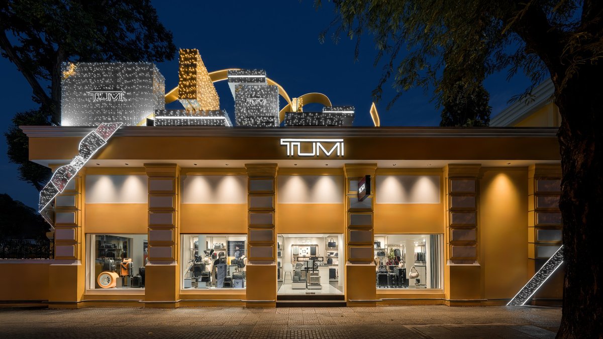 excapegroup's tweet photo. For the next 3 days, visitors to Saigon can experience our racing simulator at the TUMI Boutique within the iconic Saigon Central Post Office. Come test your skills, compete for the fastest lap, and explore TUMI’s latest collection during normal store operating hours. https://t.co/q0grSlPPn5
