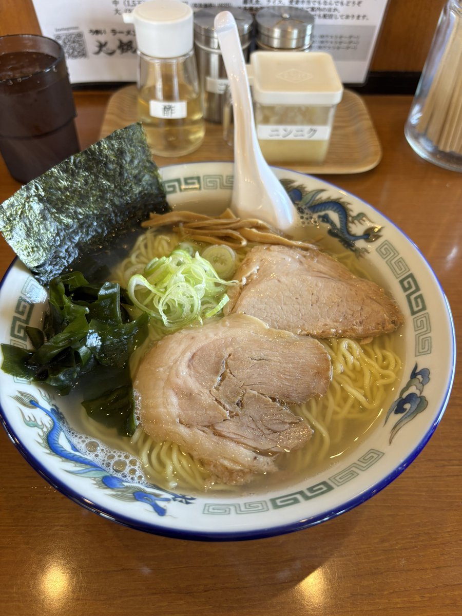 hatataka1970's tweet photo. ＃サッポロラーメン大銀杏

ラーメンDAY２杯目

貝塩がちょっとだけまだ残ってるとの事で🤩

大銀杏さん✨

【限定】貝出汁塩ラーメン（大1.5玉）

お酒で疲れた肝臓に沁み渡る旨さ🤤🤤♡

しじみ出汁🐚最高ですね🥹👍✨

店主さんともお話しでき楽しいお昼になりました☺️

ご馳走様でした🙏 https://t.co/eDDSMklu1N