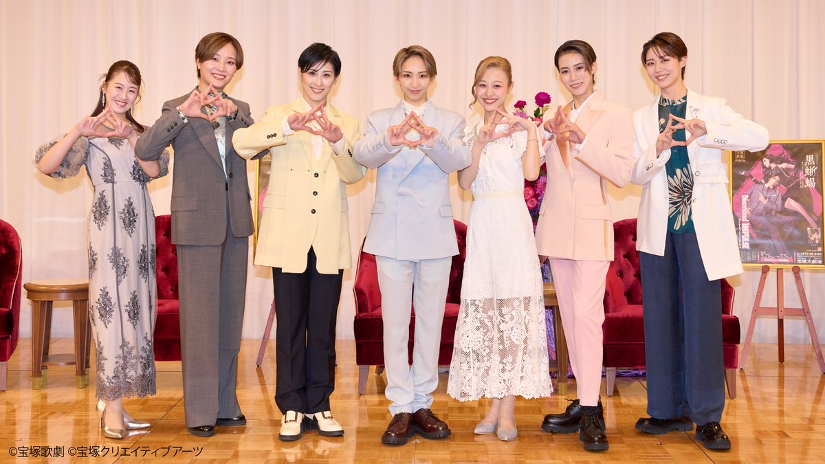 skystage_info's tweet photo. 【NOW ON STAGE 宙組公演『黒蜥蜴』『Diamond IMPULSE』初回放送のお知らせ】

昨日行われました宝塚ホテル開業100周年記念 タカラヅカ・スカイ・ステージ スペシャルトークショー「NOW ON STAGE」公開収録の模様は、6月10日(水)23:00より放送いたします！お楽しみに！

#宙組　＃桜木みなと https://t.co/7w7TKWENvz