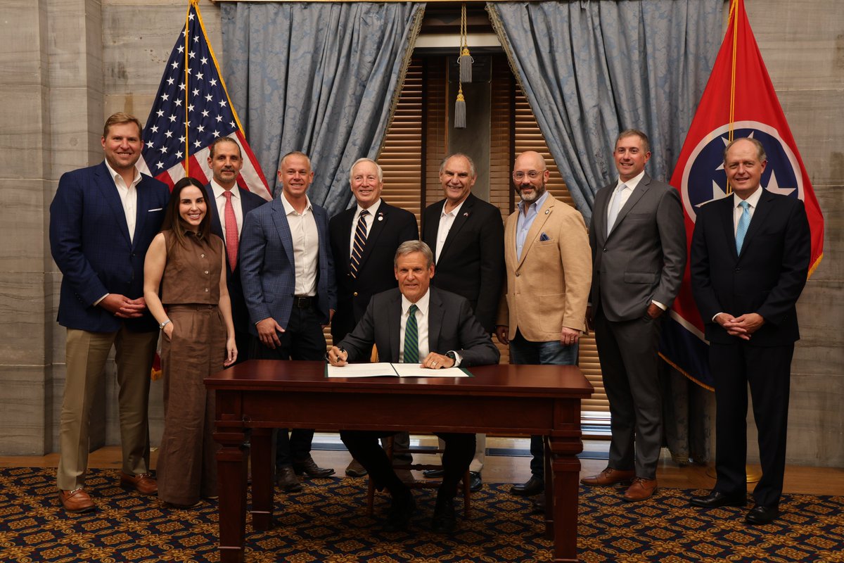 SenJohnson's tweet photo. Making it official today with @boringcompany at @GovBillLee’s bill signing- topped off with a tour of the site.

An incredible investment in our community that will help reduce congestion without costing taxpayers a dime. https://t.co/8XYC98KsvK