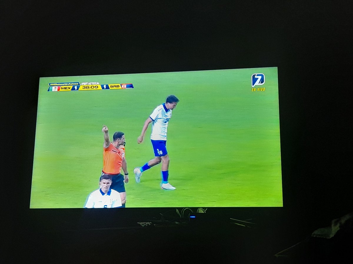 langris's tweet photo. El doc @GarciaPosti ya se dejo llevar por el globo tricolor estan jugando vs los suplentes de Serbia!! Y describe las jugadas como si las hiciera vs Inglaterra @martinolimx @LRZague @medranoazteca #miselecciónazteca https://t.co/9E528tnlNi