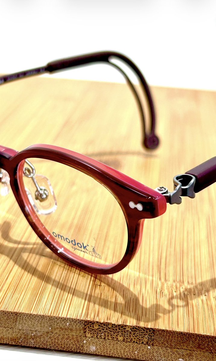 meganeclubueda's tweet photo. オモドックの「tiny」が初入荷しました♪

既に販売になった商品もありますが、現在tiny-603の4カラーが入荷しております。

「tiny」はリングループヒンジに加え、シリコンツインパッドや長さを調整できる耳掛けモダンが特徴です。
フレームの強度や掛け心地など直接お試しになってみて下さい。 https://t.co/1ICY5yrMQw