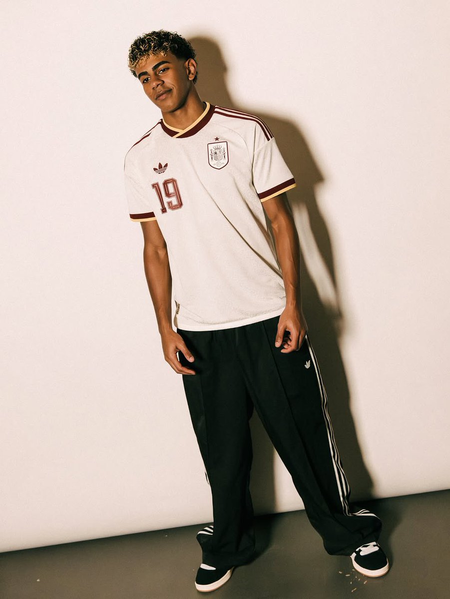 murcedotcom's tweet photo. Spain Away World Cup 2026 Ready Stock🇪🇦

Player Issue 2200, Stadium 1400 siap langsung kirim hari ini, size lengkap dari M sampe 2XL gassss sambut Piala Dunia dengan meriah🛒💨 @Jerseyforum 

https://t.co/OLh3XcXpeL https://t.co/rzH69E80H5