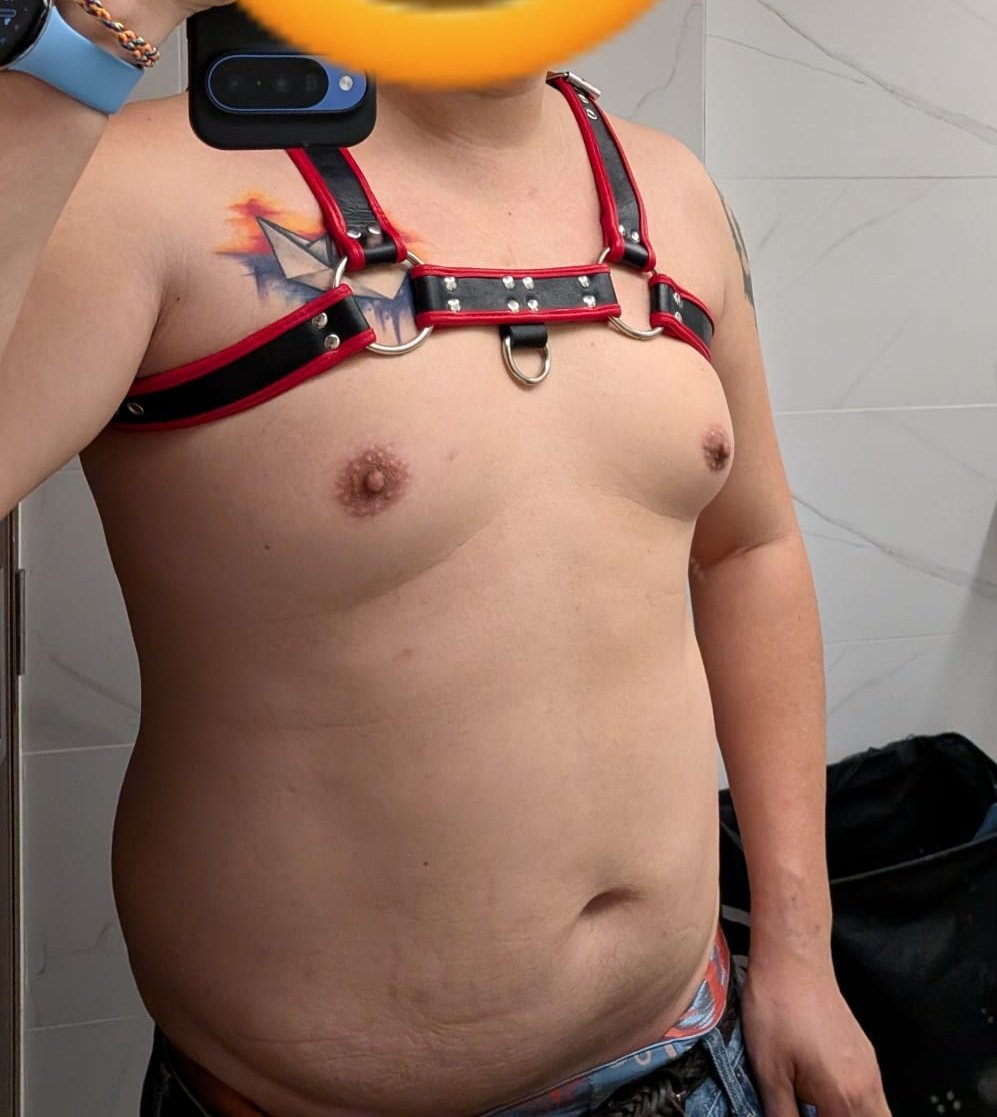 hunkinside's tweet photo. #chunky #chaser #leather #harness #kink https://t.co/jBOkmqUq9D