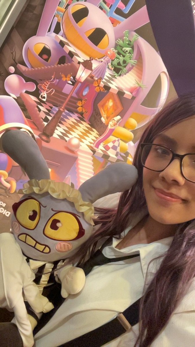 AmiaFly's tweet photo. Ya regresé del cine! Espero que ninguno termine con spoiler y quien ya la vio que pueda hablar conmigo del final de Digital Circus sjjsjs https://t.co/ILJ8D5hSXX