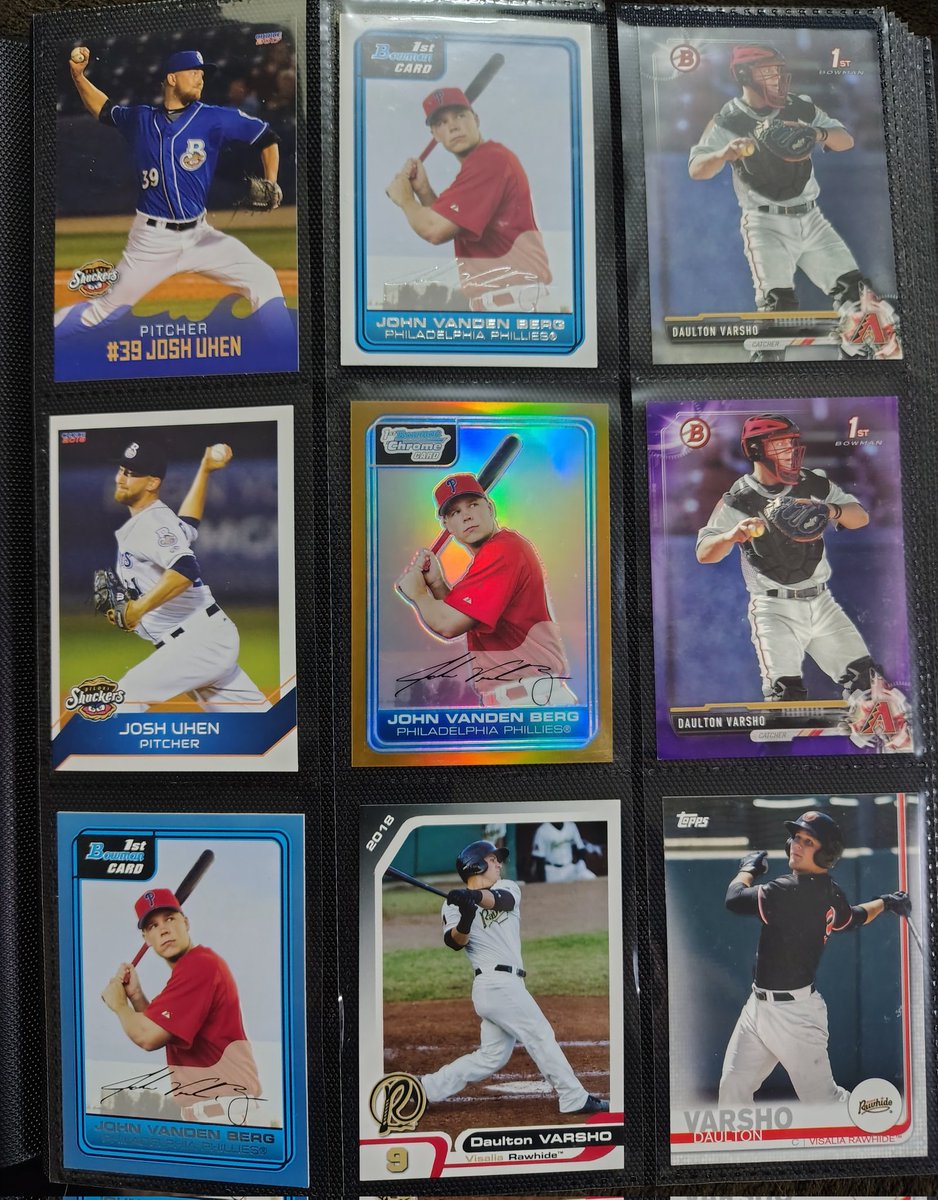 MaroonHawksPDC's tweet photo. @DoffekRoyhobbs @swegner10 @MKE_Baseball ....whew. That's just the baseball stuff. That doesn't even include the other @MKEPanthers signed stuff.... https://t.co/0WzEN9My3L