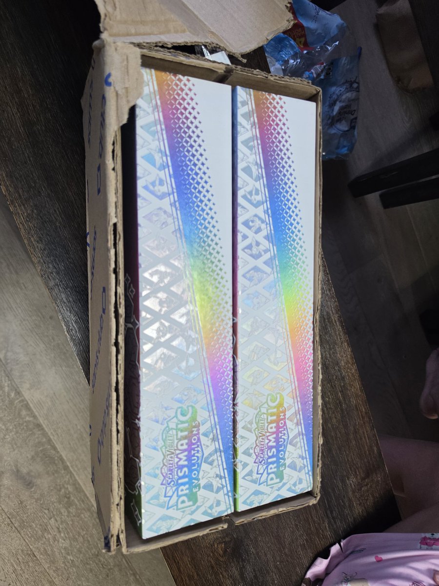Meatball420_Eth's tweet photo. WELL IT HAPPENED TO ME AN MILA. @FedEx AND THEIR DIRTY EMPLOYESS. TOOK PICS CAUSE I KNEW THE BOX WAS TAMPERED BEFORE OPENING. @SamsClub MAYBE UPS OR USPS IS THE WAY!  BOTH SPC OPENED AND ALL PACKS AND PROMO CARDS GONE! ME PERSONALLY JUST ANGRY. BUT SEEING MY 7 YEAR OLD CRYING. THATS JUST SOMETHING THAT MAKES ME WISH THINGS ON PEOPLE THAT I NEED TO GO TO CHURCH FOR JUST THINKING IT!
😔