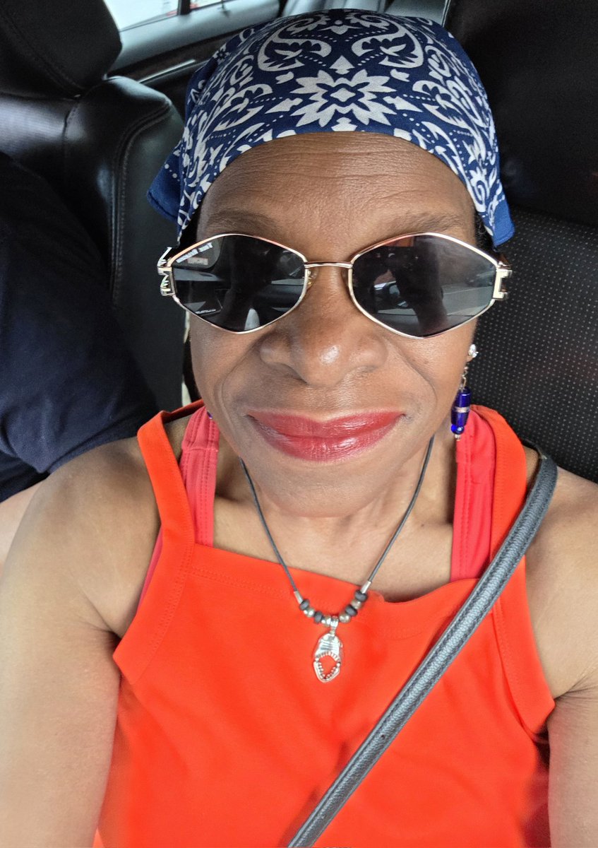 SheShe0430's tweet photo. So many God winks today!. Hope u had a some too!.
#ThankfulThursday Xtribe! ❤️🙏 
@eh1171 @bowley115 @LaylaHawke2 @2StefanMoore @7homewardbound @lisabuffaloe @cholitaquitena @TrishRLee @MarkWerling5 @RAllen18122159 
Early weekend blessings!, 🙌  Quite the weekend "To Do List!".🌞 https://t.co/VlSrjK9SfA