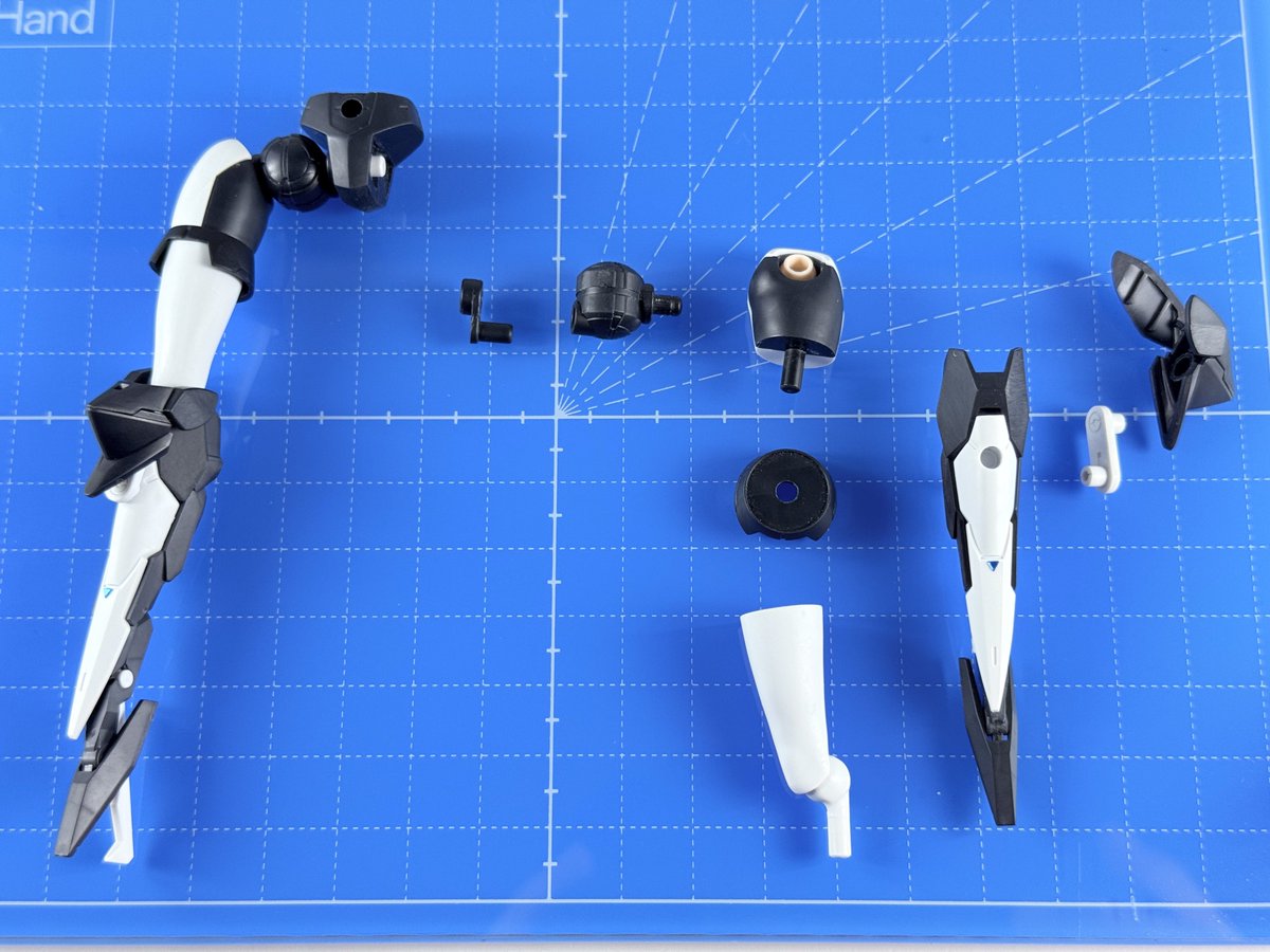 K22KIYOKEN's tweet photo. 30MM、30MS、30MF、三つのレーベルのパーツ全部使ったミキシング！股関節の動きに追従するように腰回りのアーマーも動きます！！
#30MLカスタムアイディア 
#30MLアンバサダー https://t.co/HFUoYgILXI