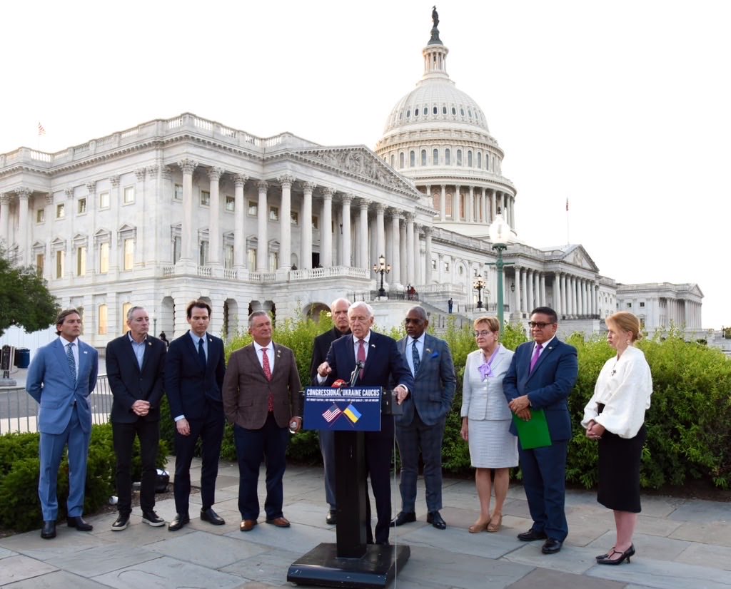 StefanishynaO's tweet photo. Important day for Ukraine.
Thank you for the bipartisan support. https://t.co/yneWVFeWjz