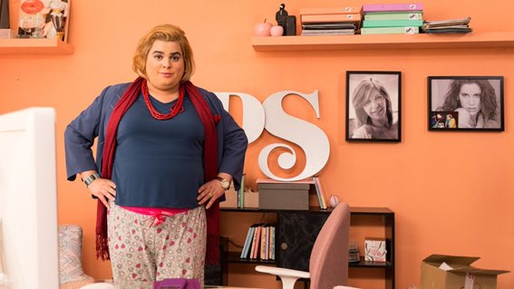 DominoeDancer's tweet photo. Paquita Salas armando Nuevo PS es como cuando yo hice el Club de Lectura. https://t.co/bc1gN4LNoX