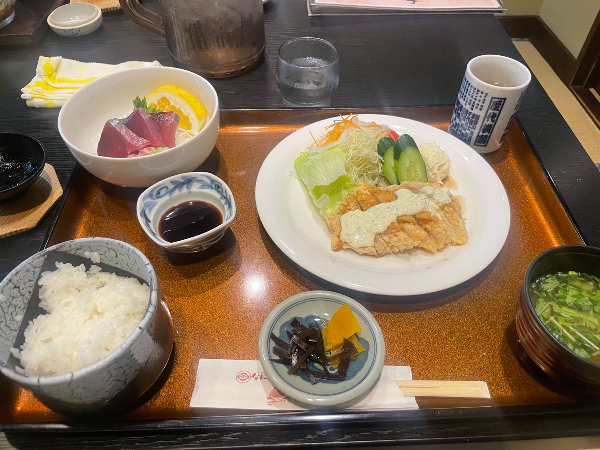 imber0523's tweet photo. 少し早めのご飯、せっかく遠出してるからって少し豪華なお昼 https://t.co/R6tzzmPOeE