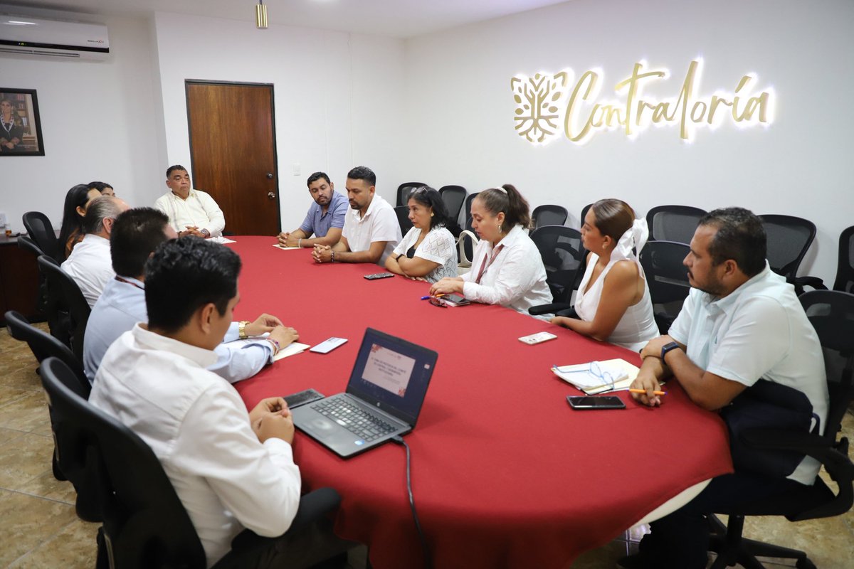 ContraloriaGro's tweet photo. Con el propósito de fortalecer el cumplimiento de las metas y objetivos institucionales, y en apego al MICI, la Secretaría de #ContraloríaGro, encabezada por @FranciscoGSZ, a través del Subsecretario de Modernización Administrativa, Carlos Atila Espinoza Damián, https://t.co/iZTP5uzfTJ