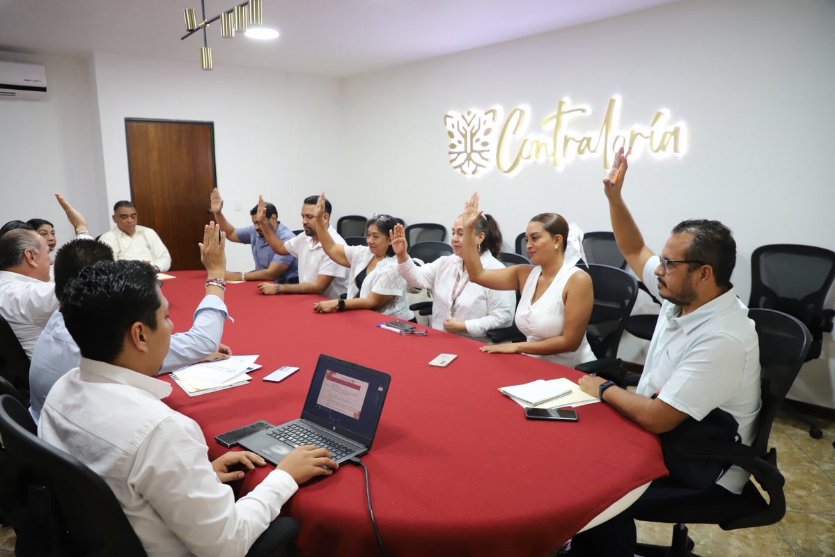 ContraloriaGro's tweet photo. Con el propósito de fortalecer el cumplimiento de las metas y objetivos institucionales, y en apego al MICI, la Secretaría de #ContraloríaGro, encabezada por @FranciscoGSZ, a través del Subsecretario de Modernización Administrativa, Carlos Atila Espinoza Damián, https://t.co/iZTP5uzfTJ