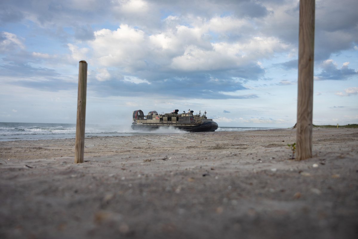 U.S. Marines tweet media