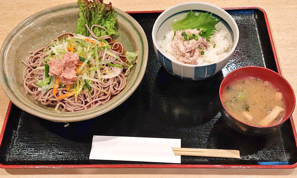 Raimusleep01's tweet photo. 朝もそばを食べてお昼もそばを食べるっていうね、蕎麦好きすぎかw https://t.co/4lP3nxUVl3