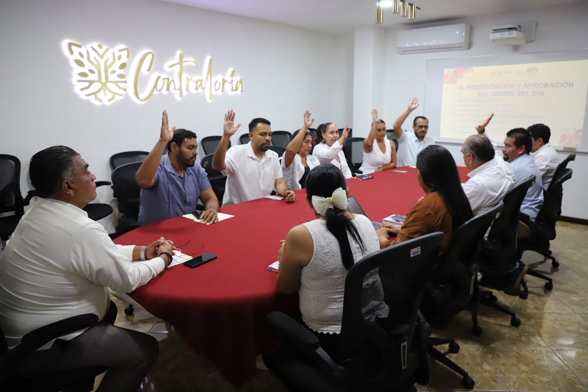 ContraloriaGro's tweet photo. llevó a cabo la toma de protesta de las y los integrantes del COCODI del Instituto RTG.

La actividad contó con la participación del titular del organismo, Adán Adán Mendoza, reafirmando el compromiso de fortalecer los mecanismos de control interno, evaluación y mejora continua. https://t.co/ZevK5fgf1T