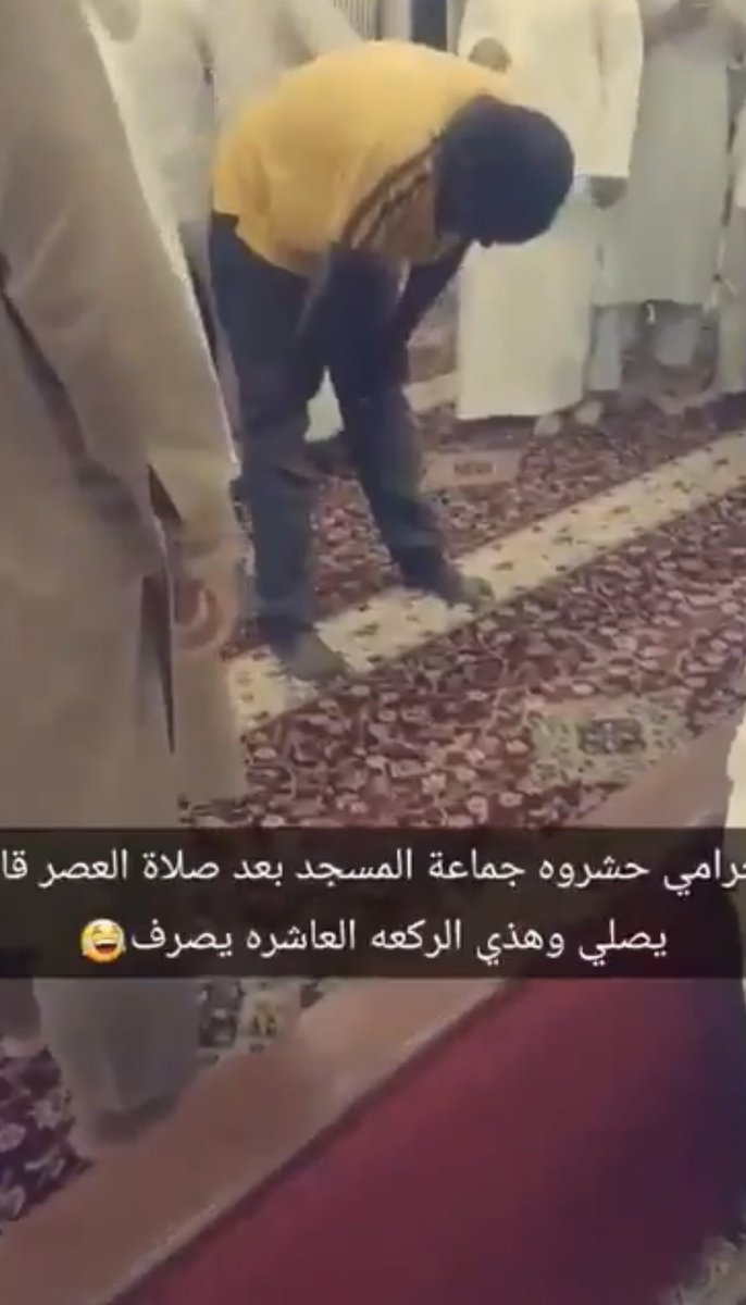 _jhfc's tweet photo. امي مانعه الاكل بعد الفجر واخوي خش يصورني وانا بنص تغطيط الشابورة 
هوف هوف خلني خلاص ارجوووك 
واللي يسأل ليه اتغطى ببيتنا هذا لأن بابه مفتوح دايم فهمتوا ولا
لا امزح احاول اشتت اللي يدخل عن هويتي https://t.co/V7mk0fuOpz