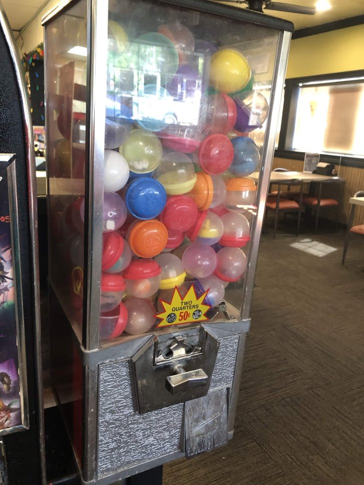 PogneyTime's tweet photo. Put 2 quarters in and got nothing Just got scammed AMA https://t.co/oG3pcJfVkL