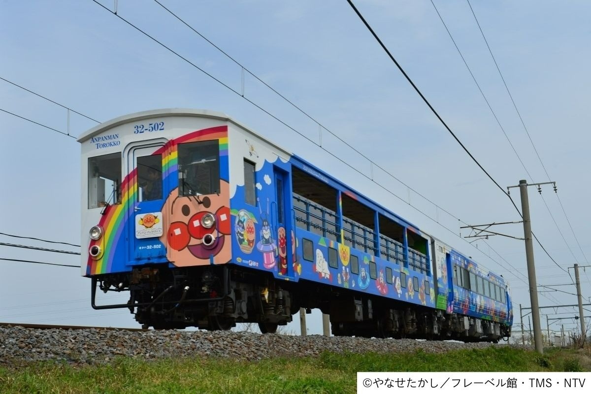 railil_app's tweet photo. /
四国を走るアンパンマン列車とは？
予約方法を一挙にご紹介！
\

2025年、初代アンパンマン列車の登場から25周年を迎え、現在6種類が運行中🚃

瀬戸大橋を一望でき、車内の仕掛けも盛りだくさんな瀬戸大橋アンパンマントロッコをはじめ、それぞれのアンパンマン列車の特徴と予約方法をまとめてご紹介します♪

他にも、気になるアンパンマン列車の関連スポットもコラムでご紹介👀✨

詳しくは☟
https://t.co/OHuIkUDL1g
#JR四国　#アンパンマン列車